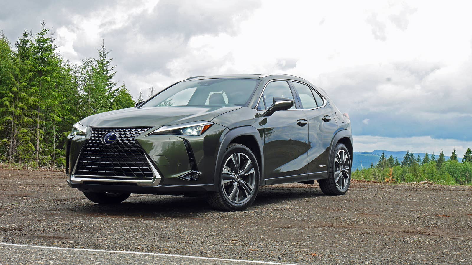 2020 Lexus UX Review & Buying Guide | Stylish and small, with a